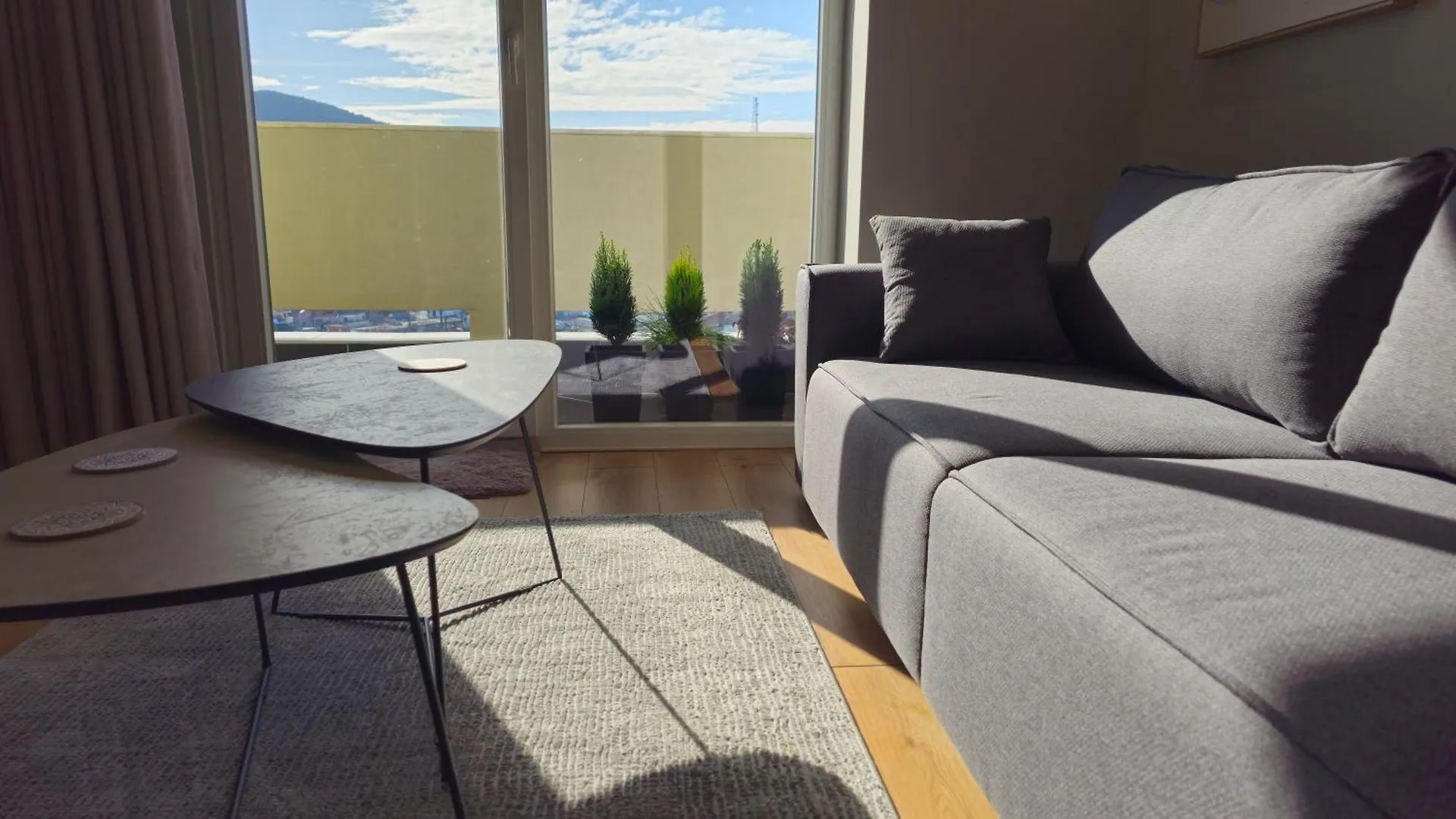 טיראנה Kris Apartments 0*,  אלבניה