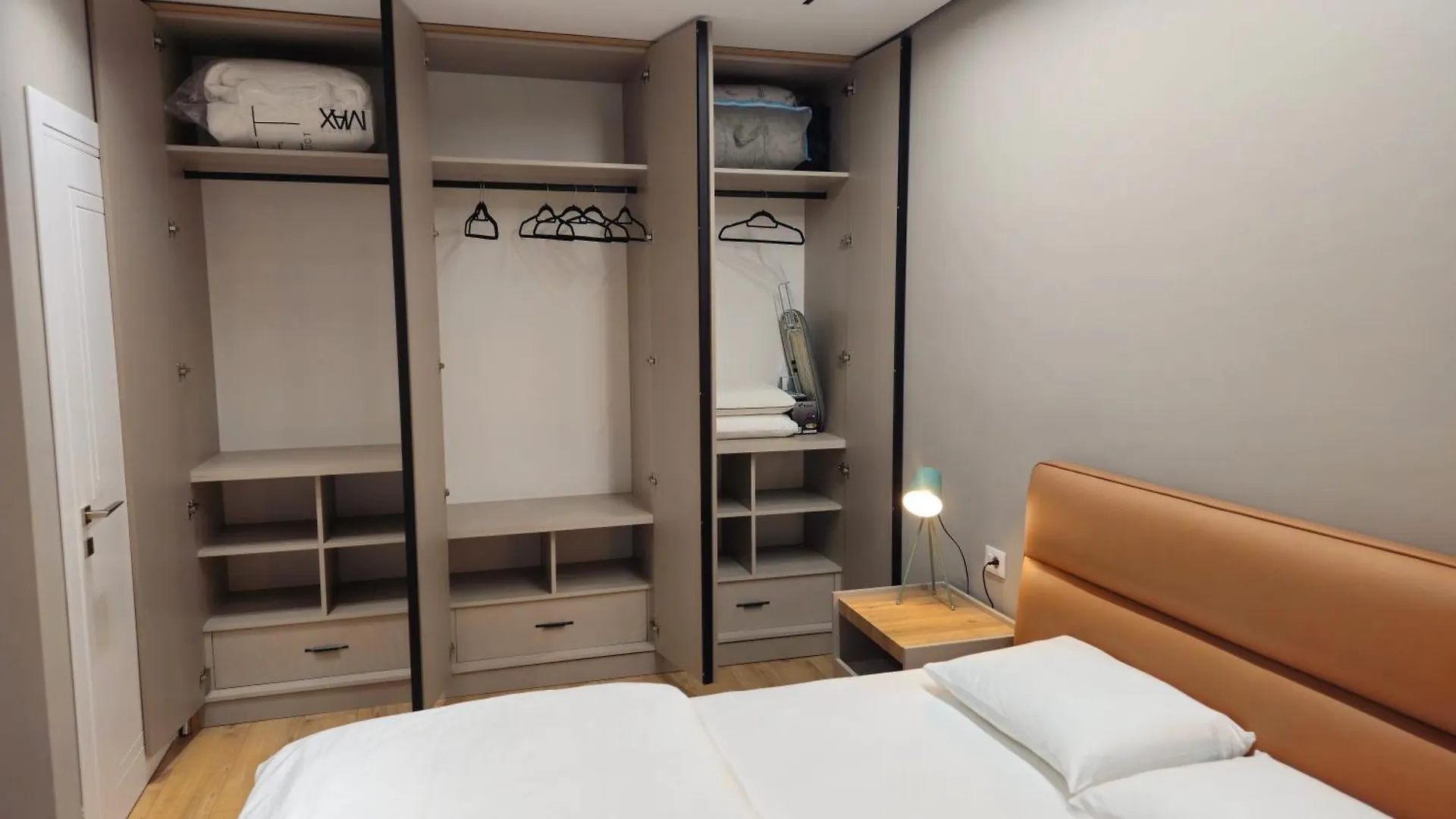 טיראנה Kris Apartments
