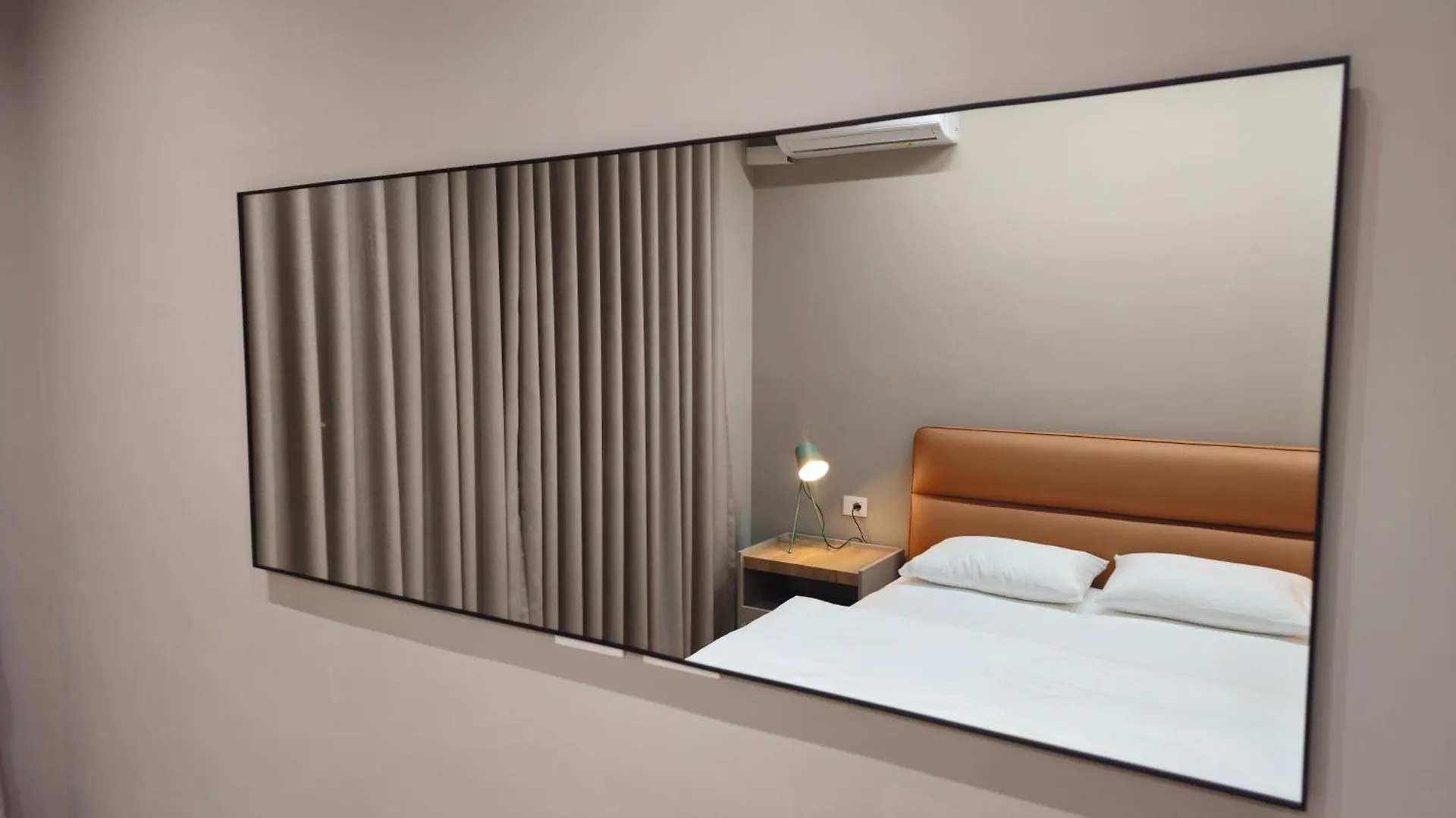 טיראנה Kris Apartments 0*,